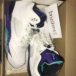 Air Jordan 5 Retro size 7 (gs) Grape White